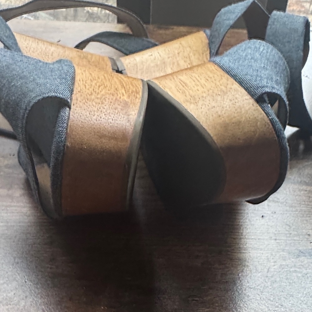 Gray Open-Toe Sandals - Picture 9 of 11